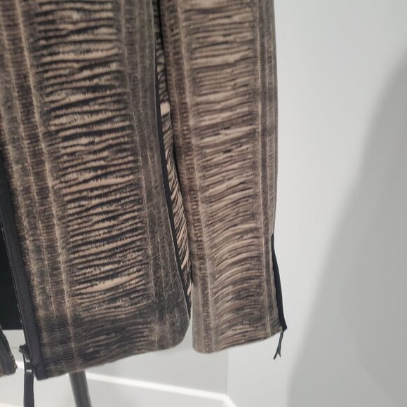 Unique Faux Leather Black & Tan Snake Skin Pattern Zippered Jacket  size 8 - Picture 6 of 9